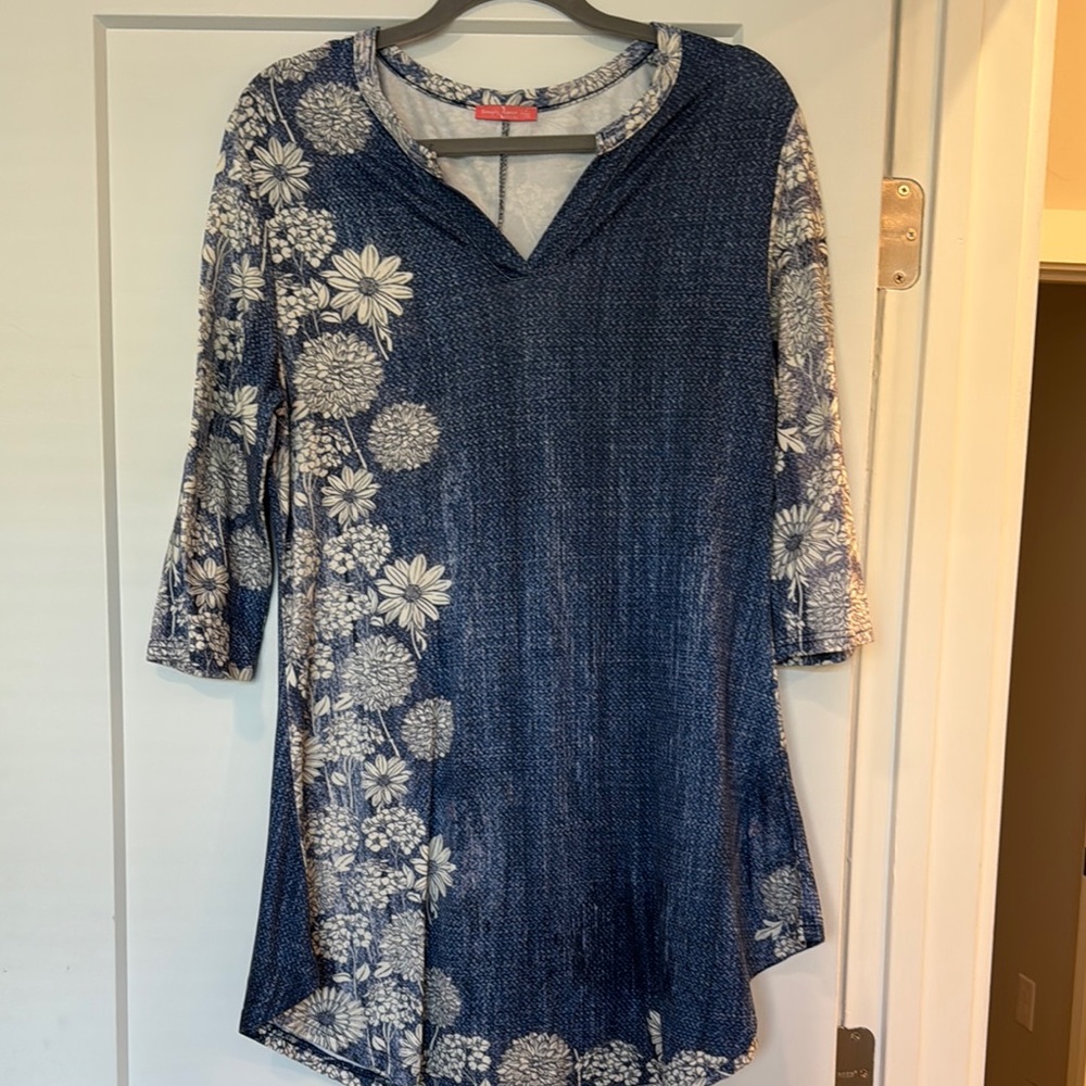 Asymmetrical Blue and White 3/4 Sleeve Tunic